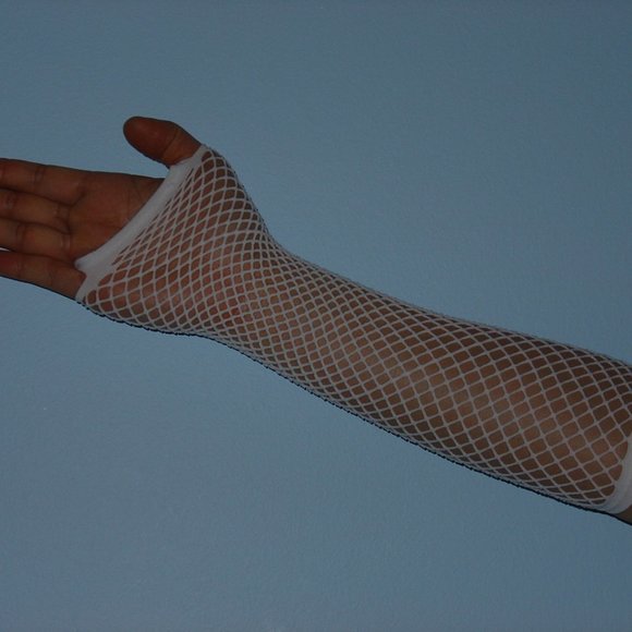 New Long Fishnet Glove - Picture 2 of 2